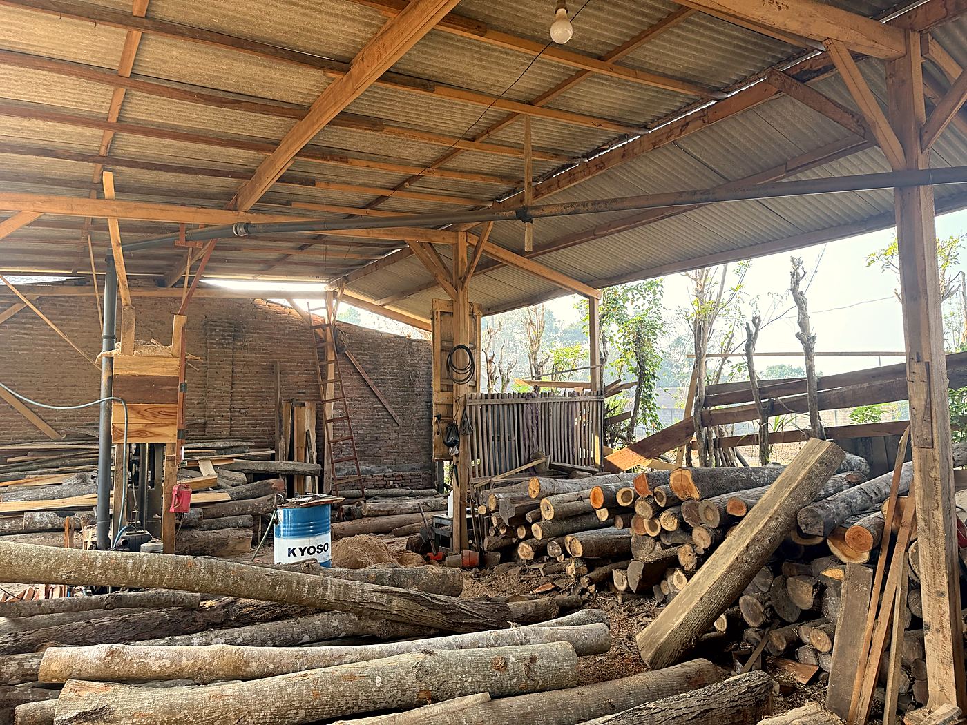 Bagian dalam gudang produksi Al Amin